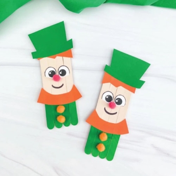 Leprechaun craft made with popsicle sticks.